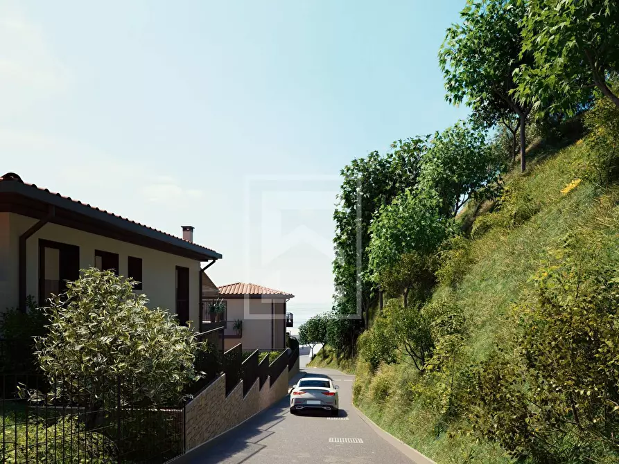 Immagine 7 di Appartamento in vendita  in Via del Fontanone a Gardone Riviera