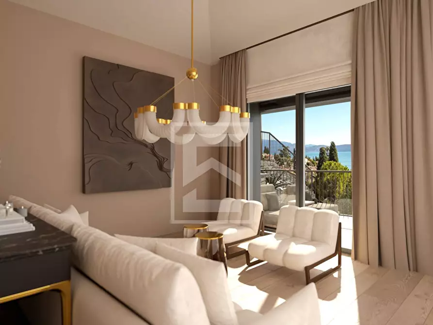 Immagine 12 di Appartamento in vendita  in Via del Fontanone a Gardone Riviera
