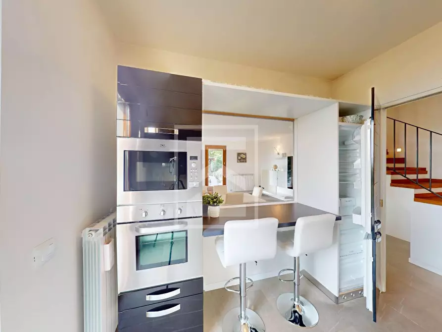 Immagine 18 di Villa in vendita  in via sotto raso a Polpenazze Del Garda