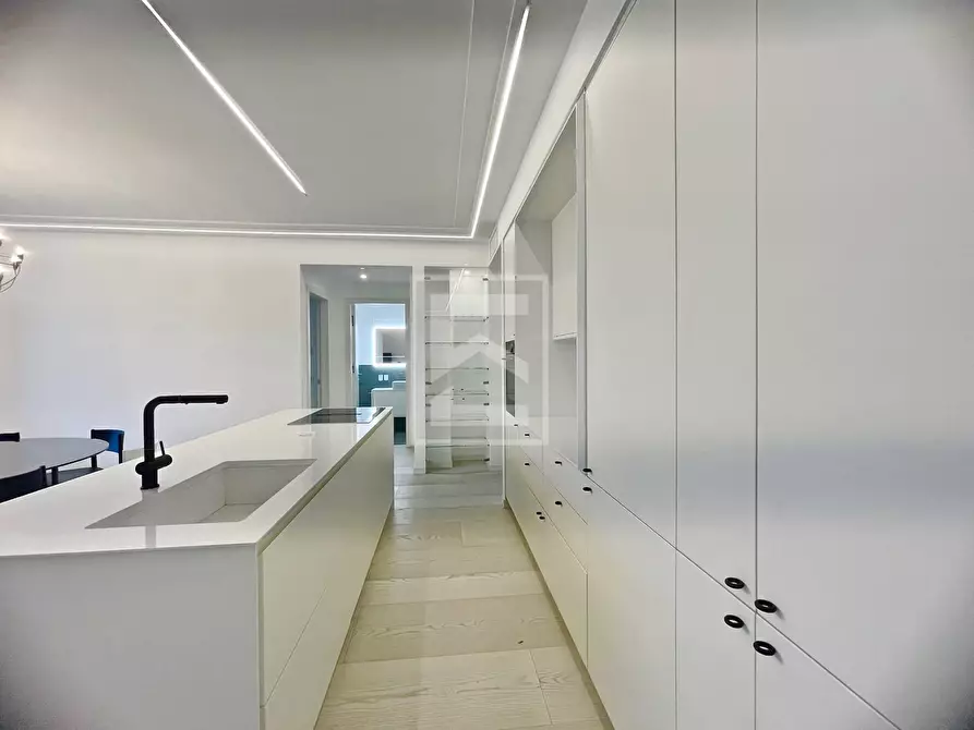 Immagine 12 di Appartamento in vendita  in via Tommaso dal Molin a Desenzano Del Garda