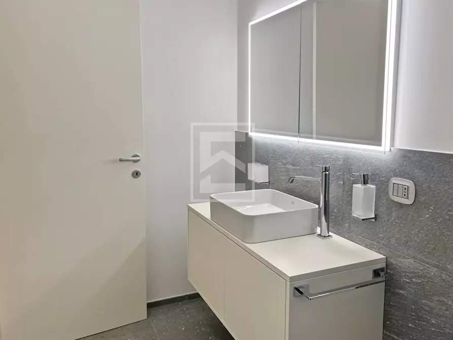 Immagine 21 di Appartamento in vendita  in via Tommaso dal Molin a Desenzano Del Garda