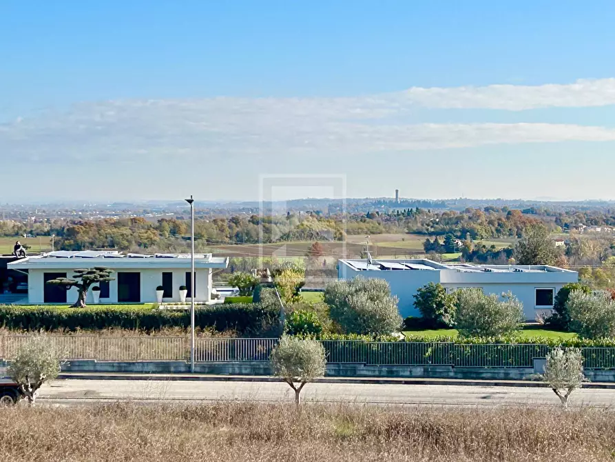 Immagine 3 di Villa in vendita  in Via Lavagnone a Desenzano Del Garda