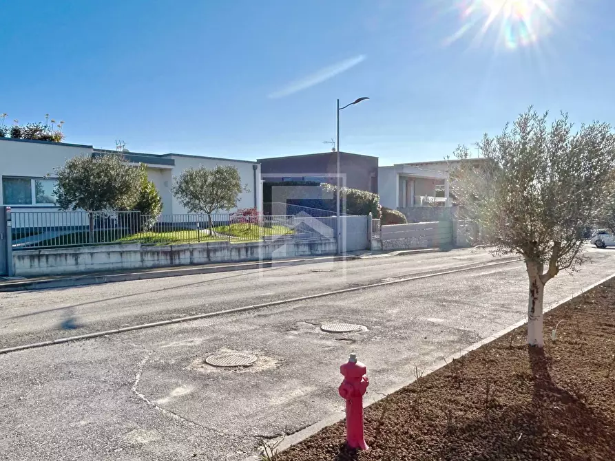 Immagine 12 di Villa in vendita  in via San Pietro a Desenzano Del Garda