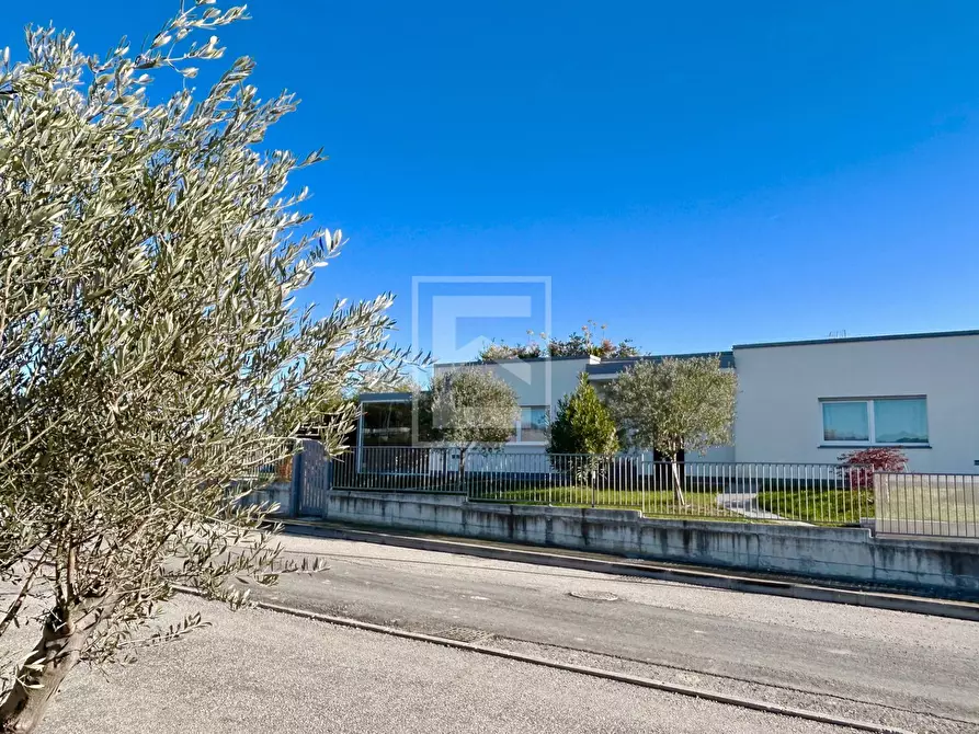 Immagine 13 di Villa in vendita  in via San Pietro a Desenzano Del Garda