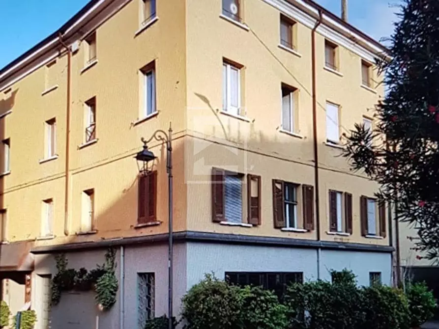 Immagine 1 di Villa in vendita  in Via Nazario Sauro a Desenzano Del Garda