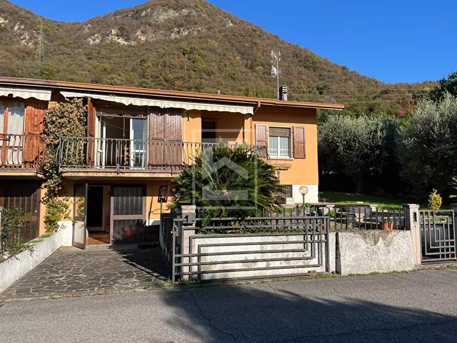 Immagine 1 di Casa semindipendente in vendita  in Via Padre Marcolini 15 a Calvagese Della Riviera