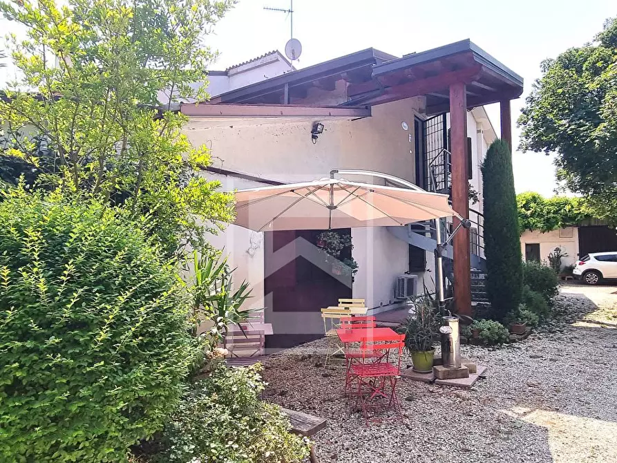 Immagine 3 di Casa semindipendente in vendita  in Strada Salionze a Monzambano