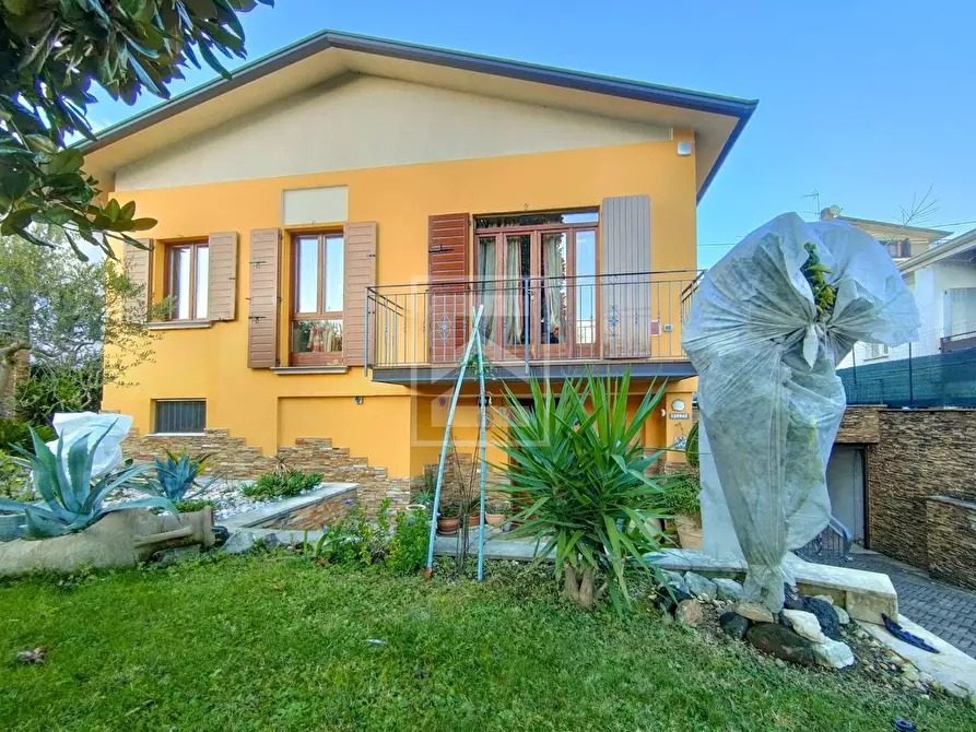Immagine 1 di Villa in vendita  in via Ragazzo a Roè Volciano