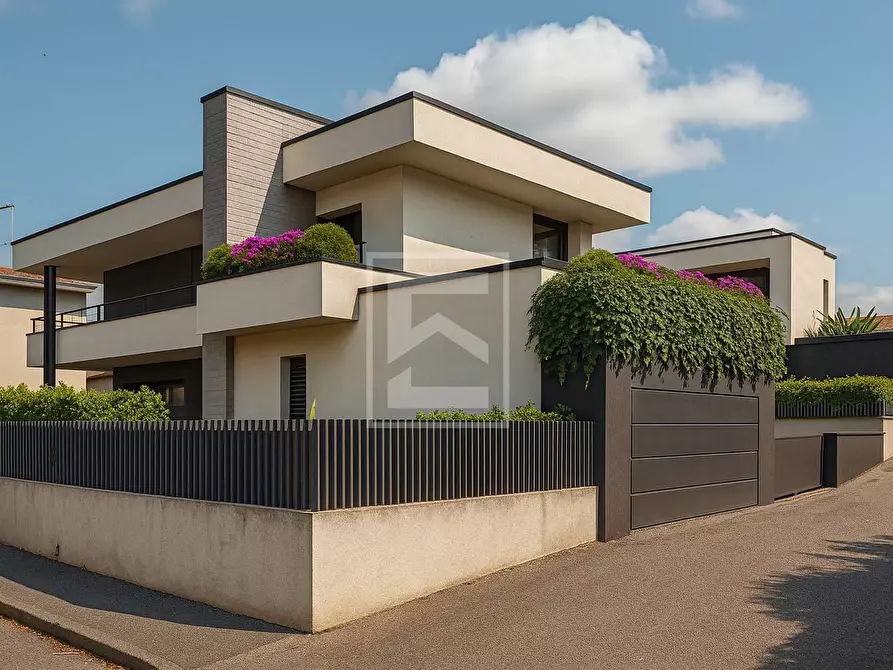 Immagine 7 di Villa in vendita  in via rambotti 6 a Desenzano Del Garda