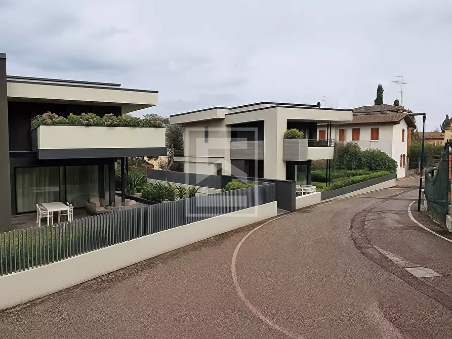 Immagine 8 di Villa in vendita  in via rambotti 6 a Desenzano Del Garda