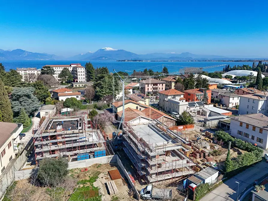 Immagine 25 di Villa in vendita  in via rambotti 6 a Desenzano Del Garda