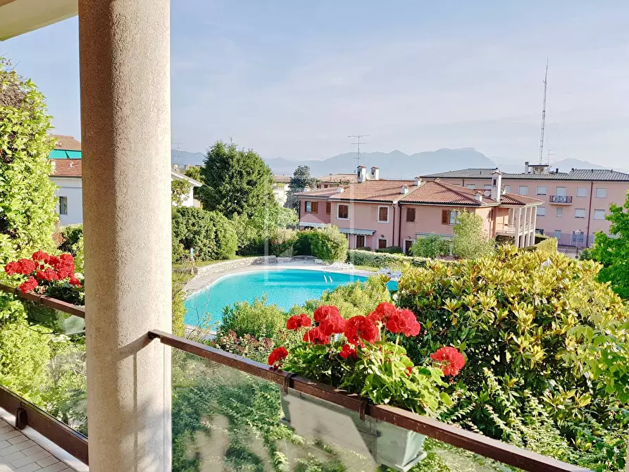 Immagine 4 di Casa semindipendente in vendita  in Via Romanino a Desenzano Del Garda