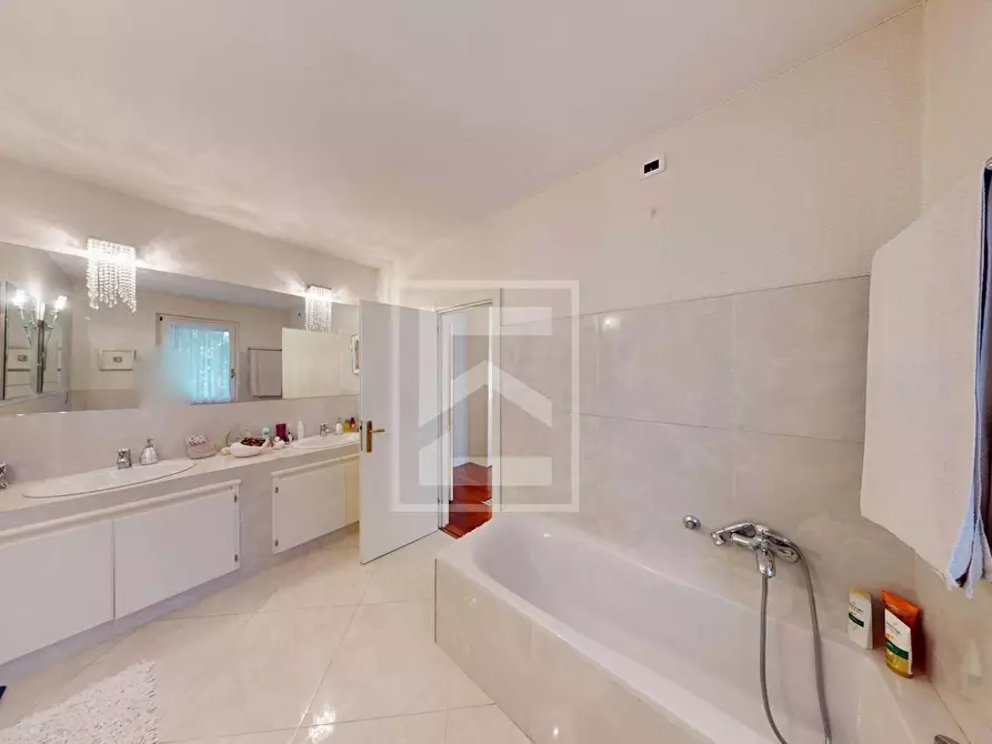 Immagine 26 di Casa semindipendente in vendita  in Via Romanino a Desenzano Del Garda