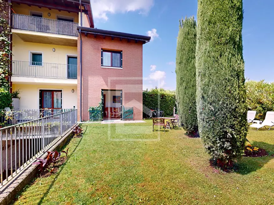 Immagine 16 di Appartamento in vendita  in via sammicheli a Peschiera Del Garda