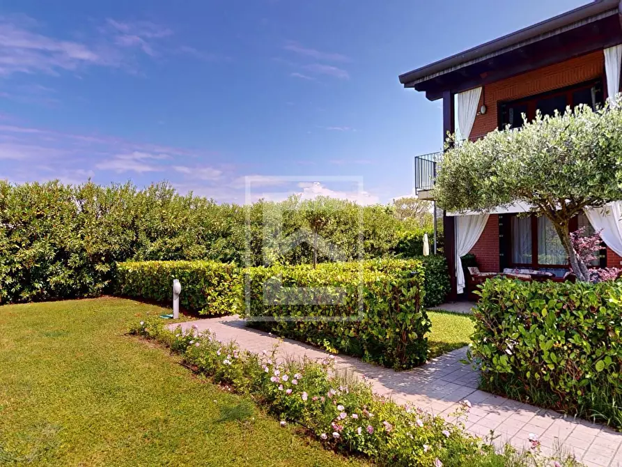 Immagine 6 di Appartamento in vendita  in via sammicheli a Peschiera Del Garda