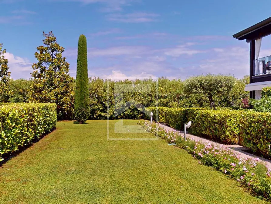 Immagine 5 di Appartamento in vendita  in via sammicheli a Peschiera Del Garda