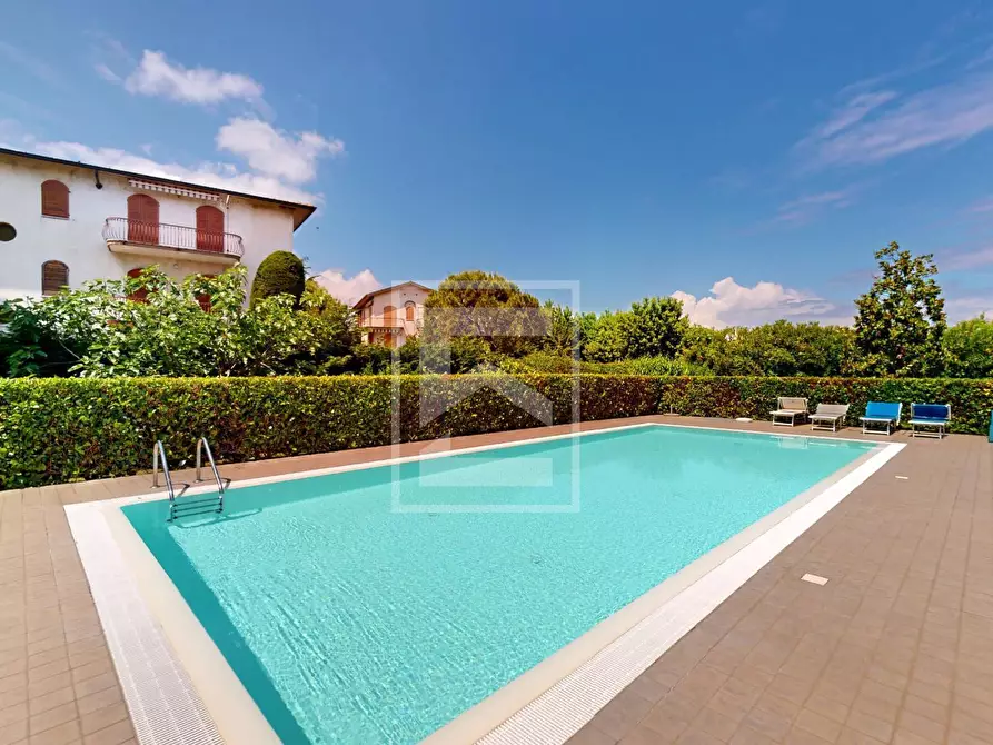 Immagine 1 di Appartamento in vendita  in via sammicheli a Peschiera Del Garda