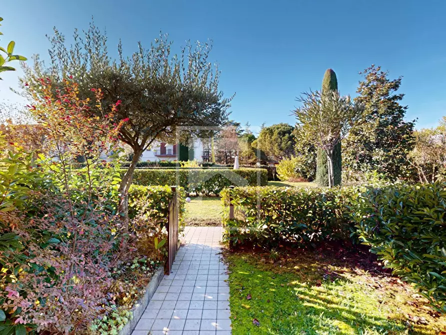 Immagine 11 di Appartamento in vendita  in via sammicheli a Peschiera Del Garda