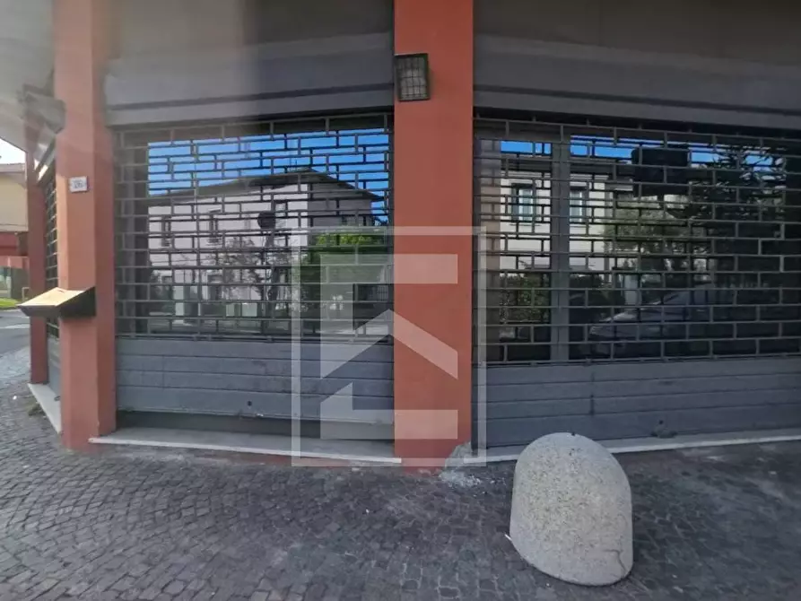 Immagine 4 di Negozio in vendita  in Via IV Novembre 26 a Salò