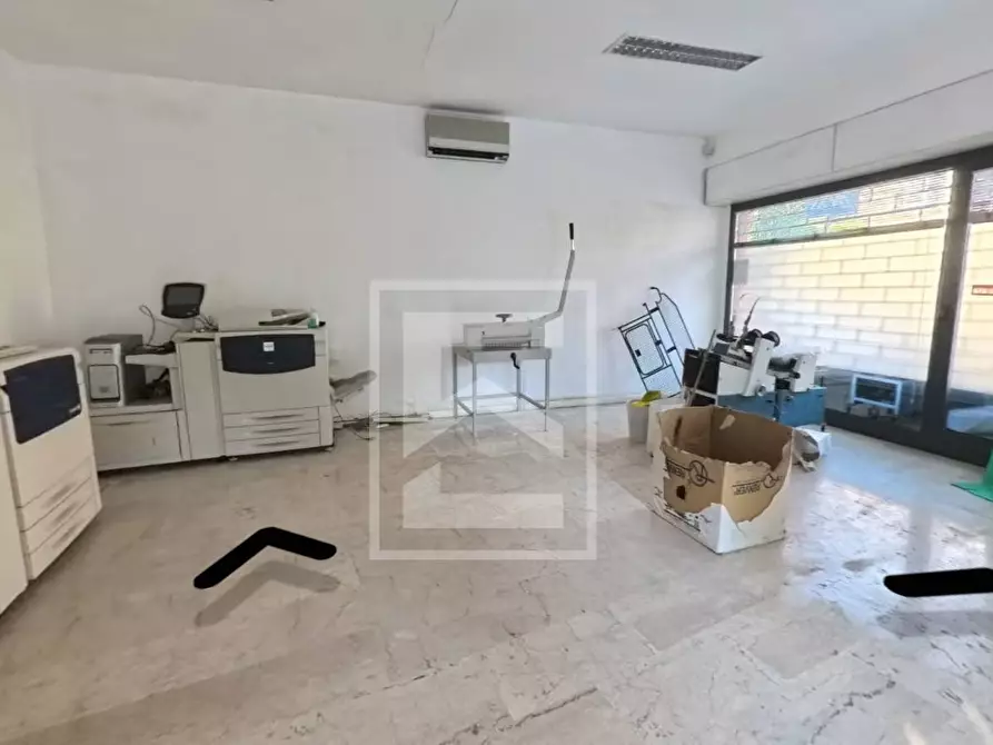 Immagine 5 di Negozio in vendita  in Via IV Novembre 26 a Salò