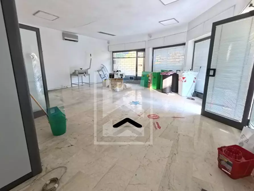 Immagine 7 di Negozio in vendita  in Via IV Novembre 26 a Salò
