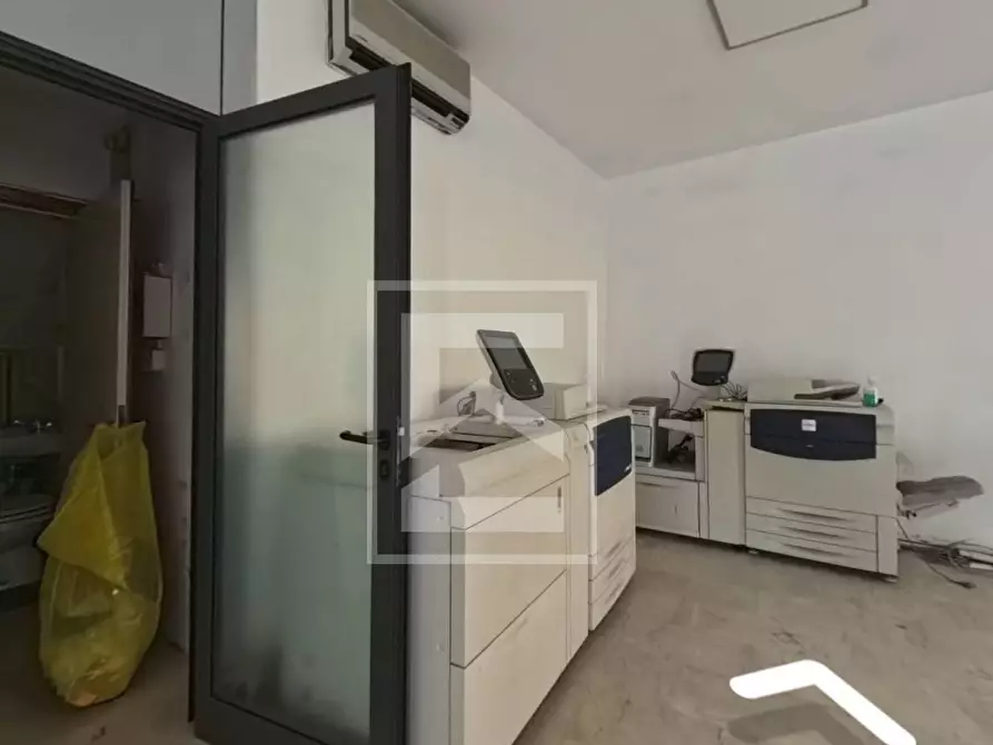 Immagine 8 di Negozio in vendita  in Via IV Novembre 26 a Salò