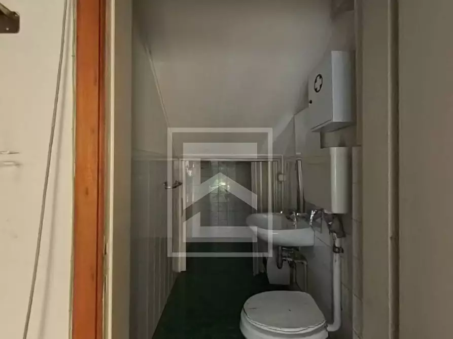 Immagine 9 di Negozio in vendita  in Via IV Novembre 26 a Salò