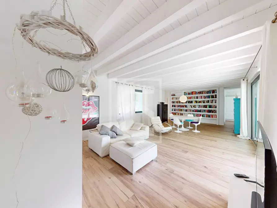 Immagine 5 di Villa in vendita  in via Pralongo a Padenghe Sul Garda