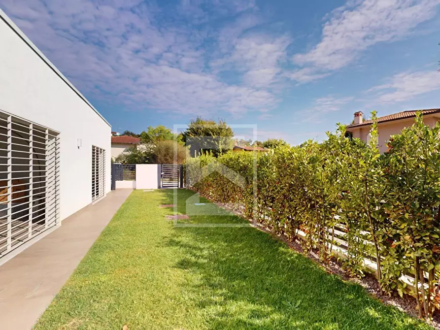 Immagine 40 di Villa in vendita  in via Pralongo a Padenghe Sul Garda