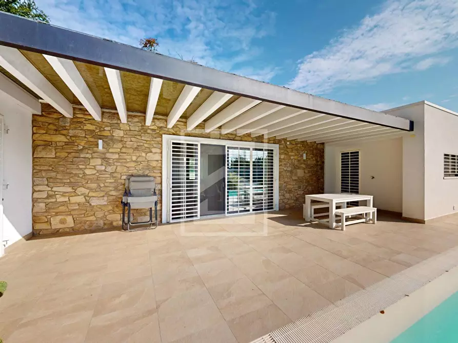 Immagine 2 di Villa in vendita  in via Pralongo a Padenghe Sul Garda