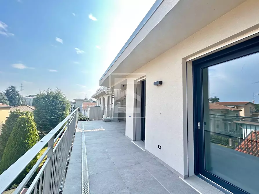 Immagine 11 di Attico in vendita  in Via Pasubio a Desenzano Del Garda