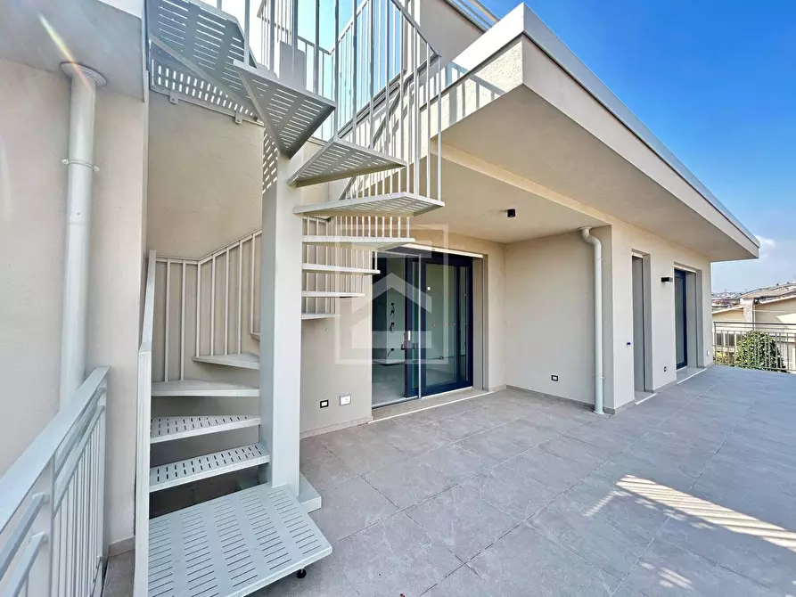 Immagine 7 di Attico in vendita  in Via Pasubio a Desenzano Del Garda