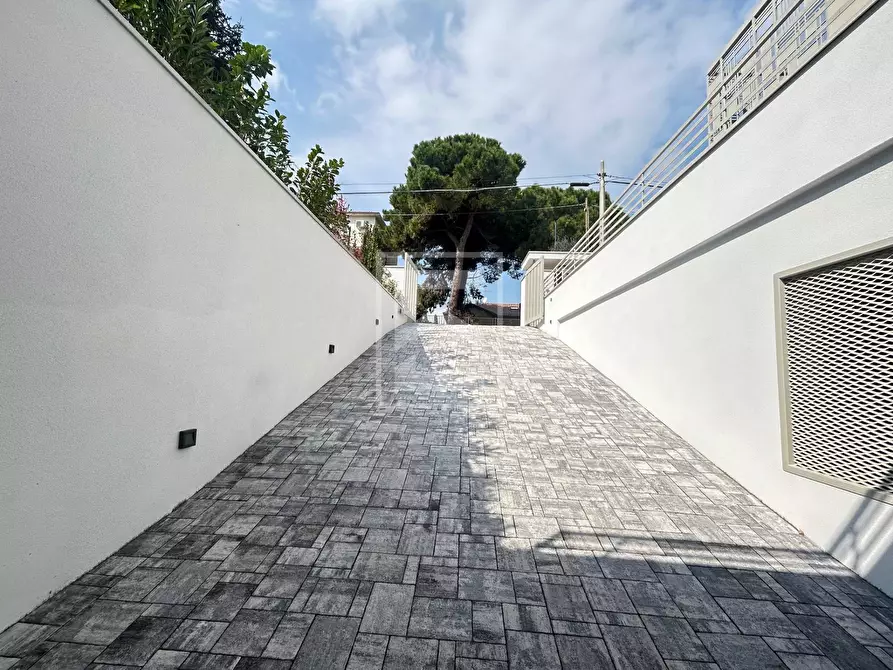 Immagine 19 di Appartamento in vendita  in Via Pasubio a Desenzano Del Garda