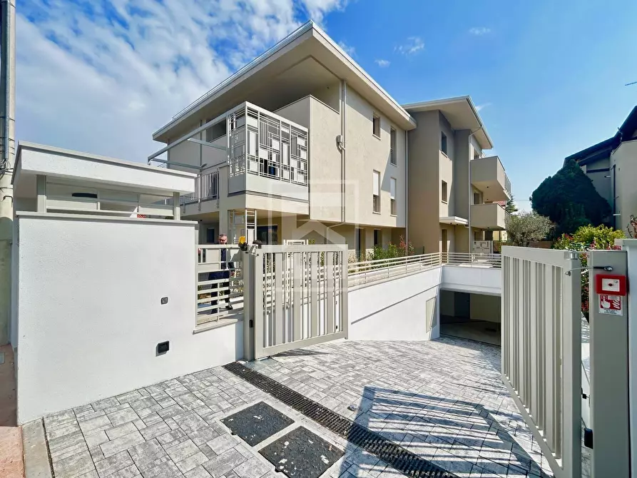 Immagine 2 di Appartamento in vendita  in Via Pasubio a Desenzano Del Garda