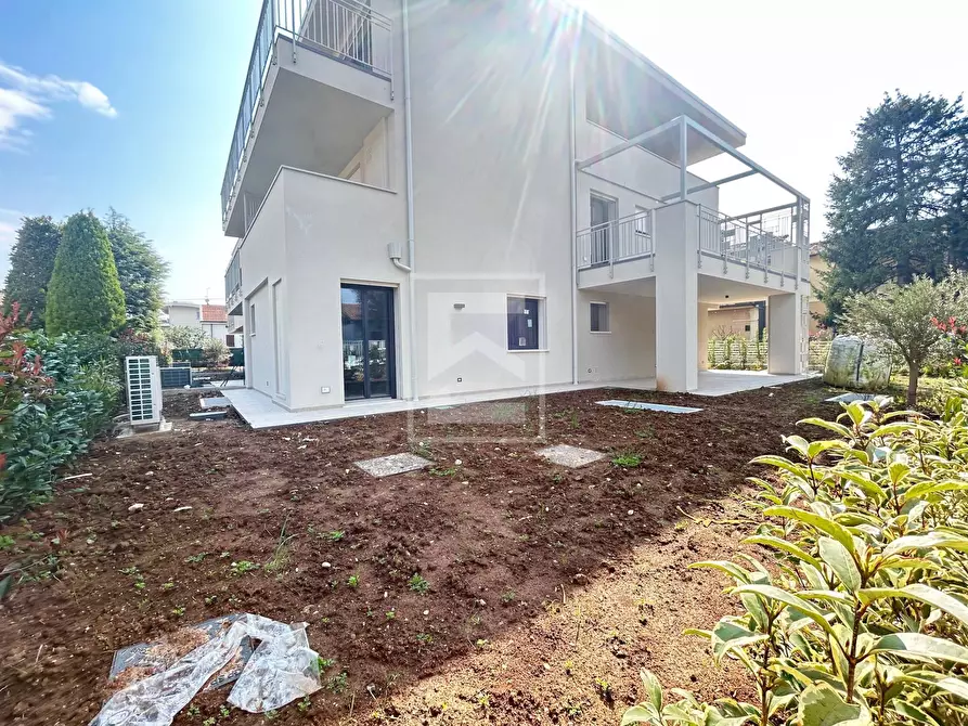 Immagine 17 di Appartamento in vendita  in Via Pasubio a Desenzano Del Garda