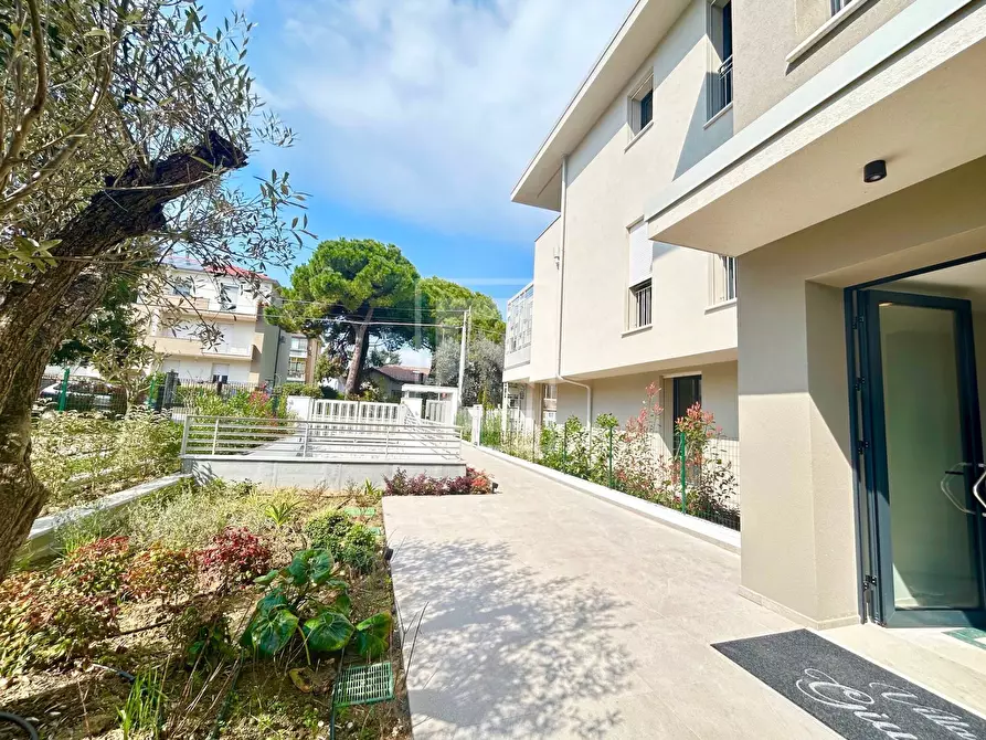 Immagine 2 di Appartamento in vendita  in Via Pasubio a Desenzano Del Garda