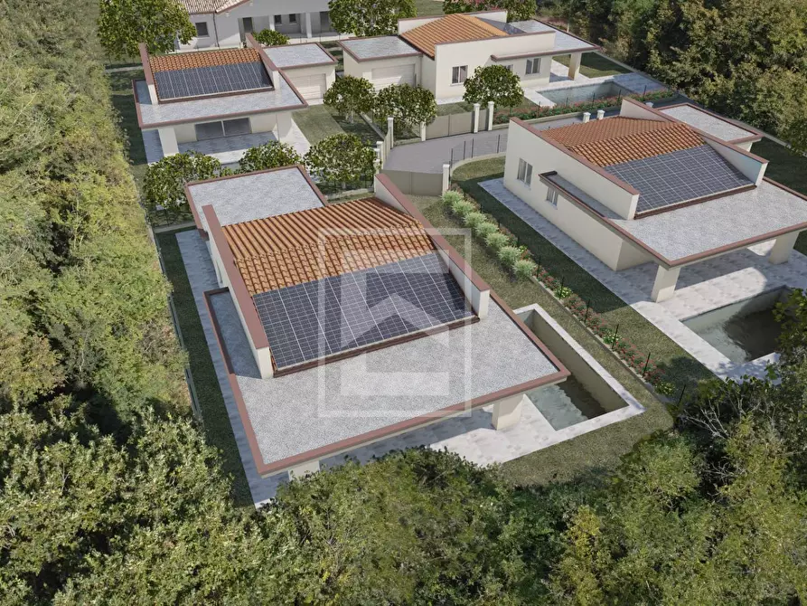 Immagine 1 di Villa in vendita  in via brescia snc a Soiano Del Lago