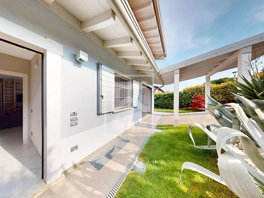 Immagine 40 di Villa in vendita  in via dei Prati a Polpenazze Del Garda