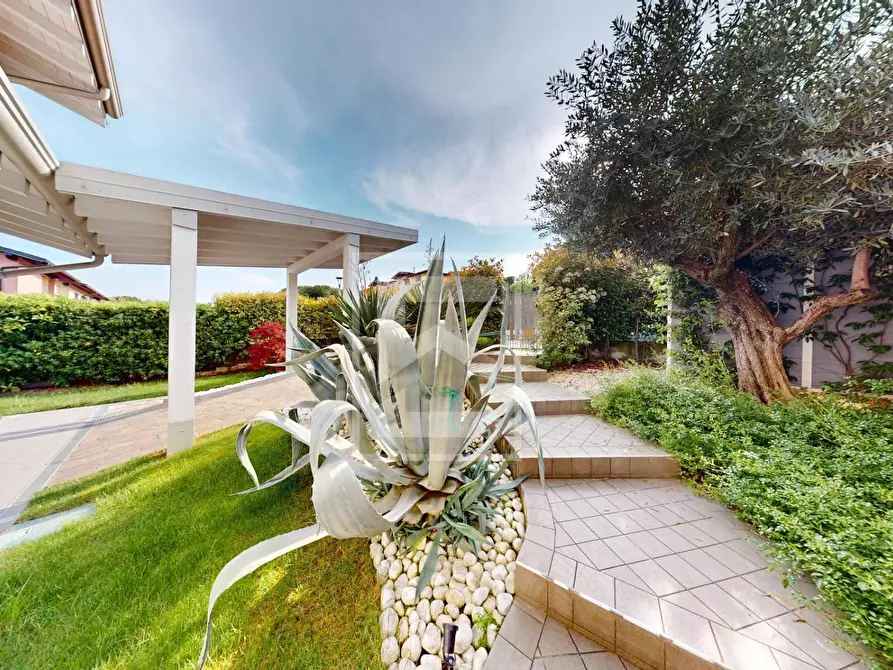 Immagine 41 di Villa in vendita  in via dei Prati a Polpenazze Del Garda