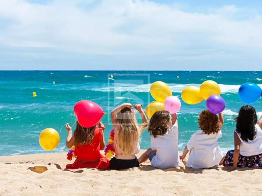 Immagine 2 di Albergo/B&B/Residence in vendita  in Viale Porto Palos a Rimini