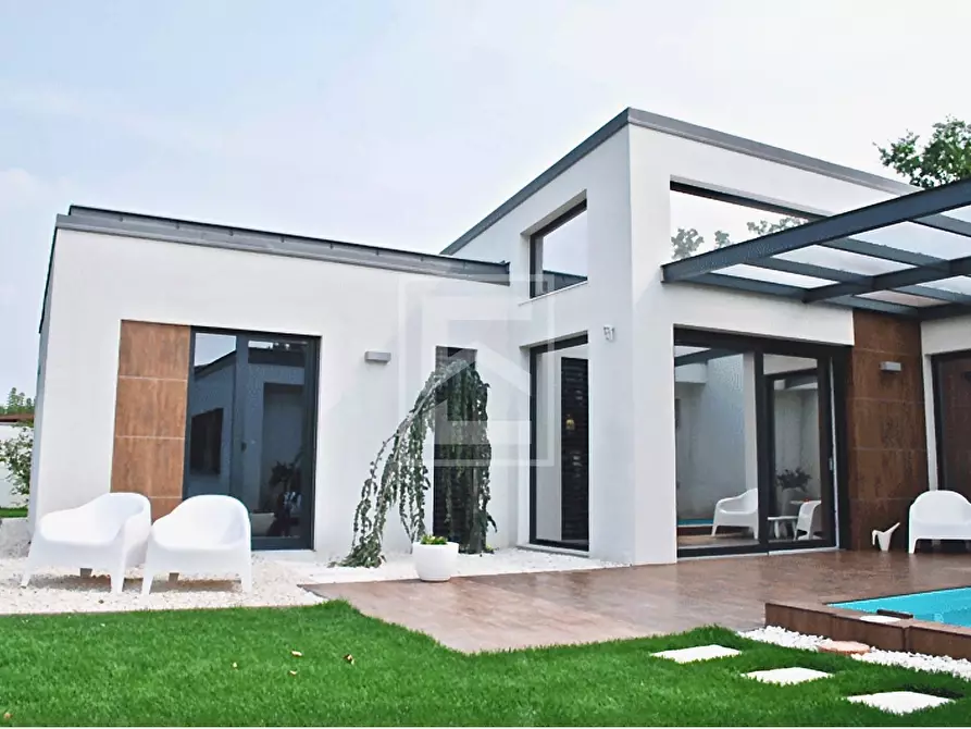 Immagine 14 di Villa in vendita  in via San Pietro a Desenzano Del Garda