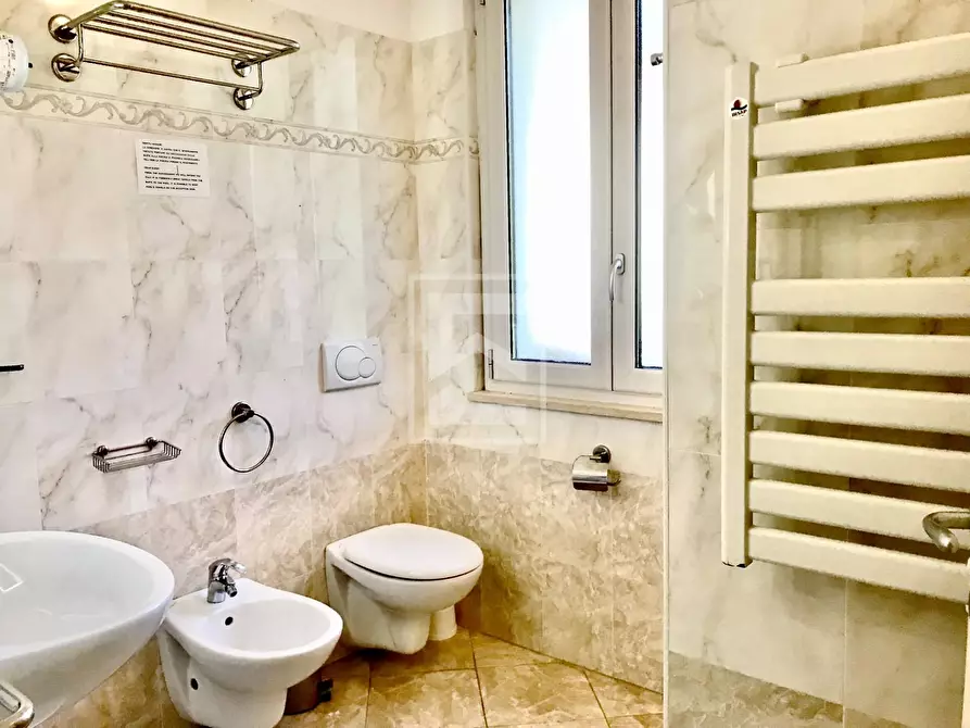 Immagine 27 di Appartamento in vendita  in via aureliano a Desenzano Del Garda