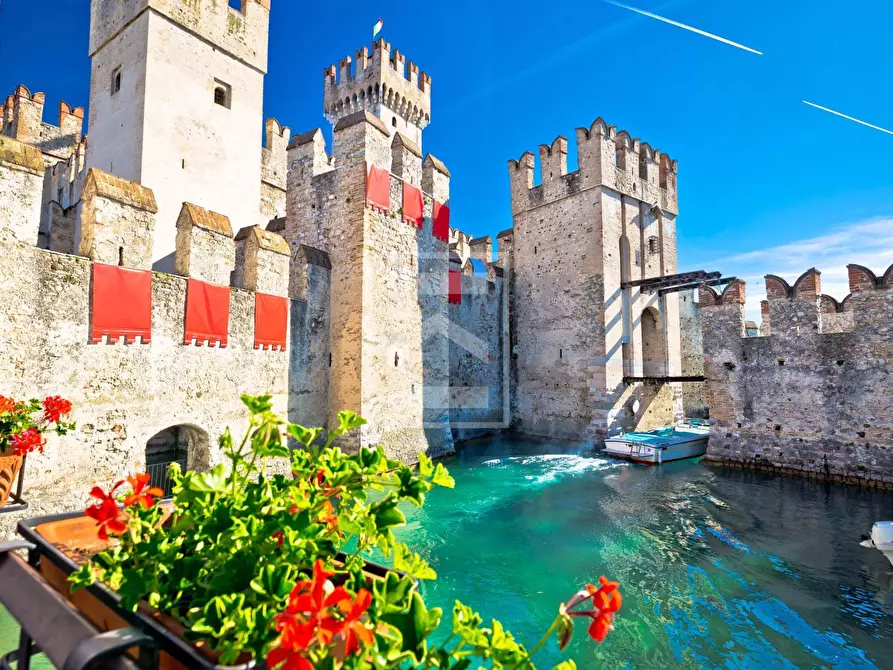 Immagine 30 di Appartamento in vendita  in Via Verona 147 a Sirmione