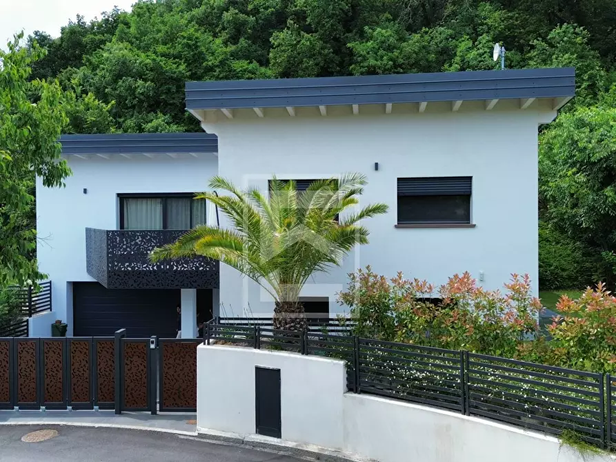 Immagine 1 di Villa in vendita  in via caravigla 22 a Padenghe Sul Garda