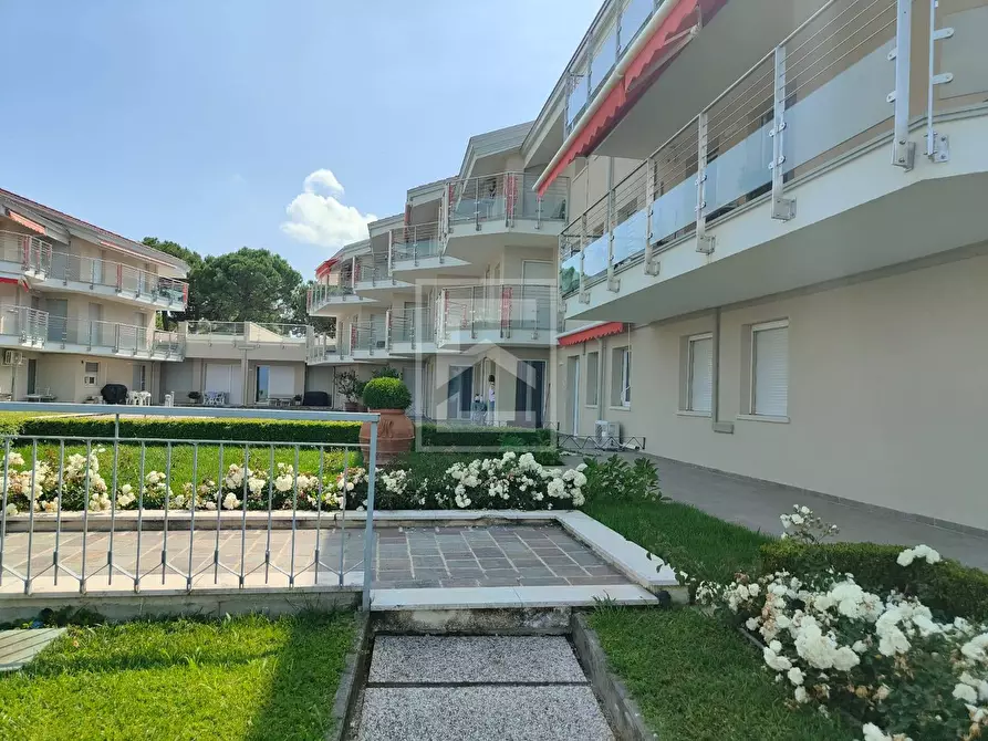 Immagine 19 di Appartamento in vendita  in via Verona a Sirmione