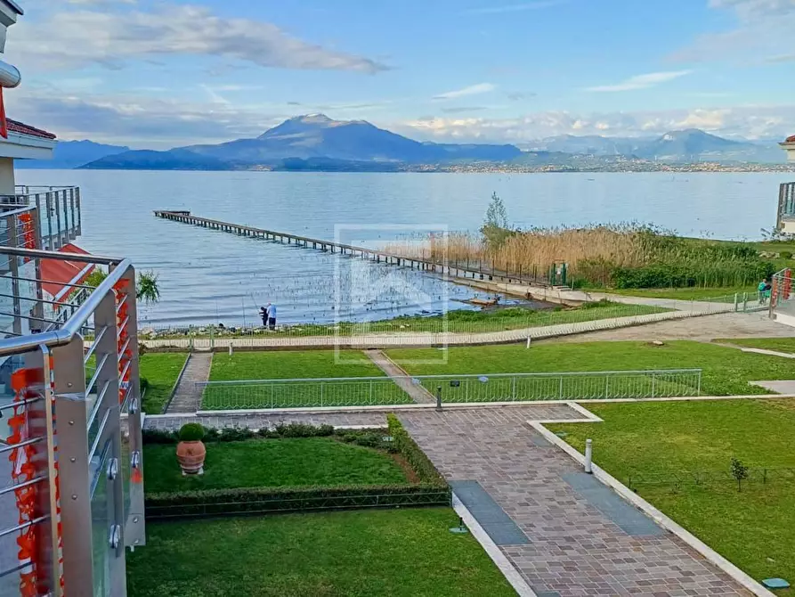 Immagine 22 di Appartamento in vendita  in via Verona a Sirmione