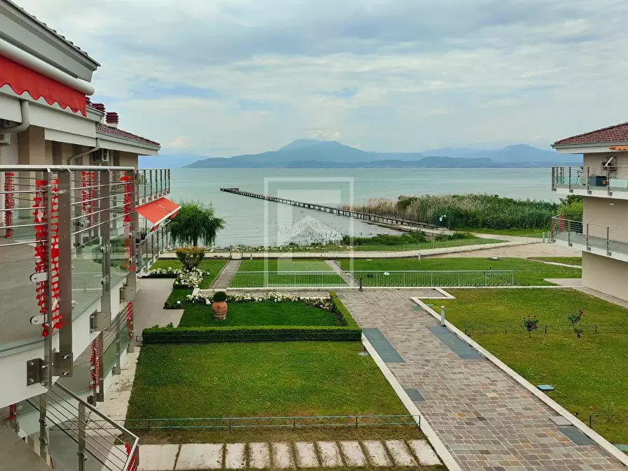 Immagine 18 di Appartamento in vendita  in via Verona a Sirmione