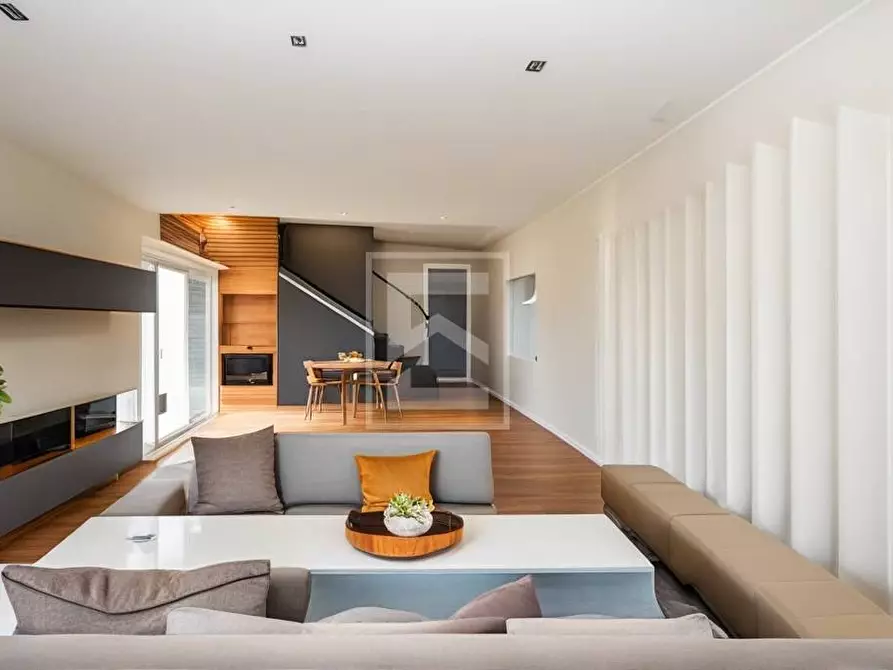 Immagine 1 di Villa in vendita  in Via Tugurio a Lonato del Garda