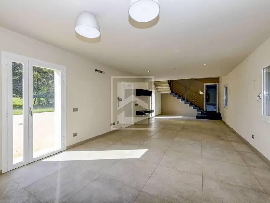 Immagine 2 di Villa in vendita  in Via Tugurio a Lonato del Garda