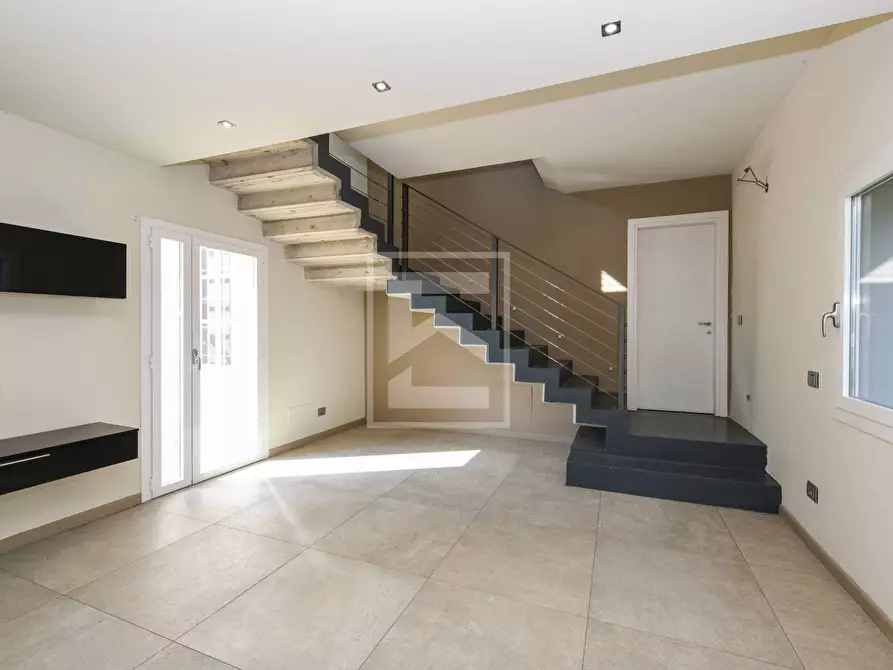 Immagine 5 di Villa in vendita  in Via Tugurio a Lonato del Garda